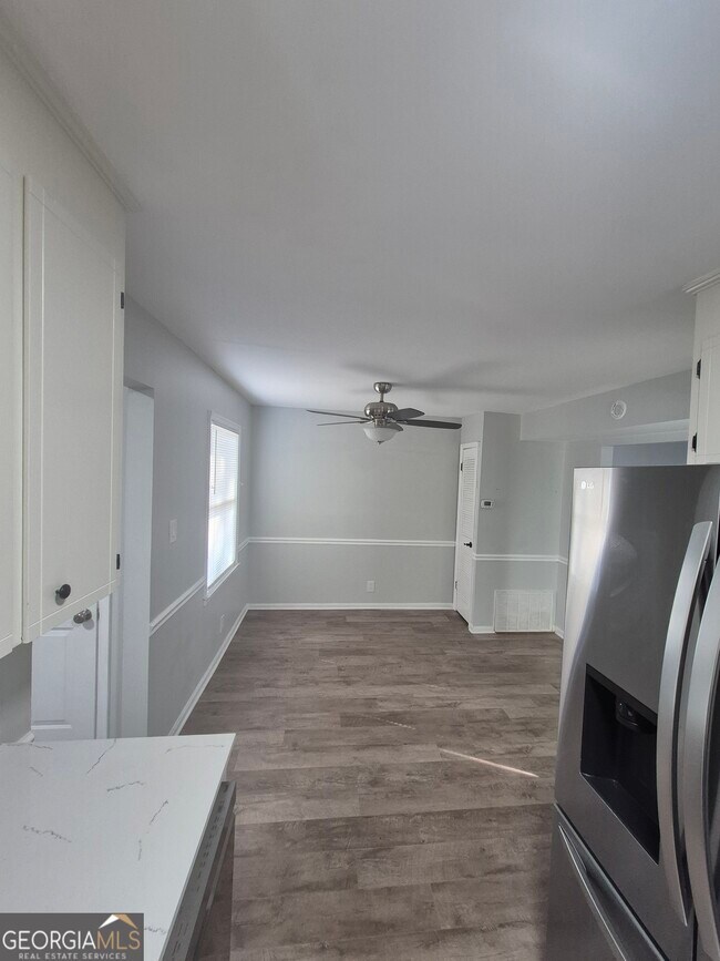 Building Photo - 185 Springdale Ct