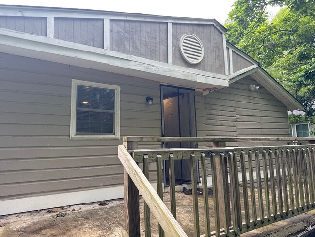 Building Photo - 2 bed 1 Bath Home