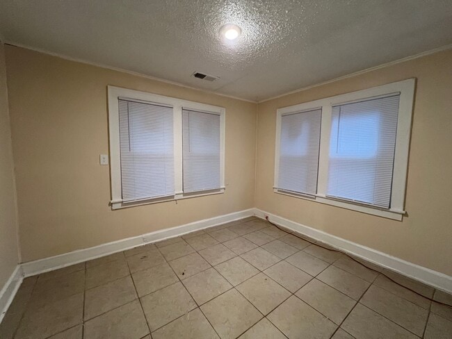Building Photo - Apartment Home for Rent in Montgomery