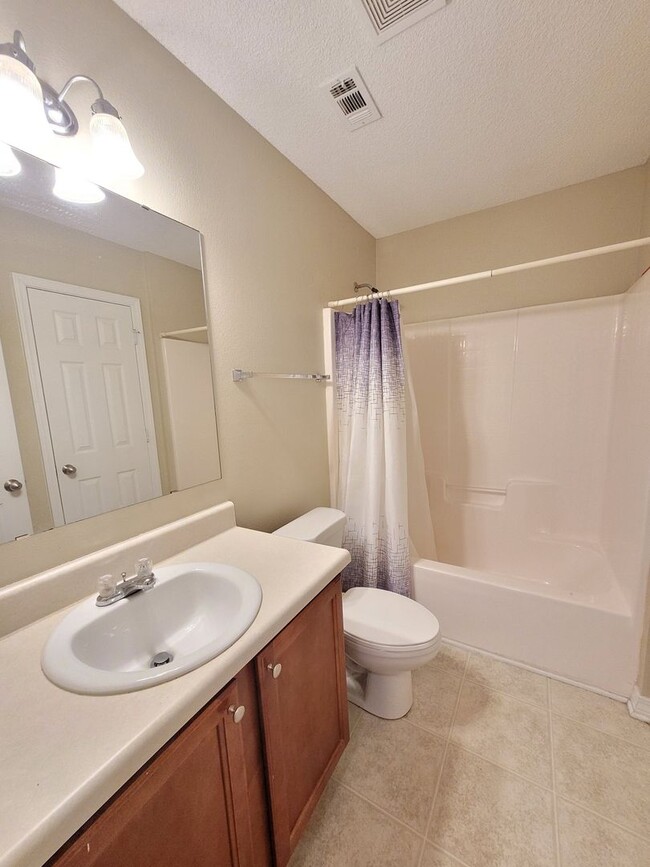 Building Photo - 7802 Heirloom Dr