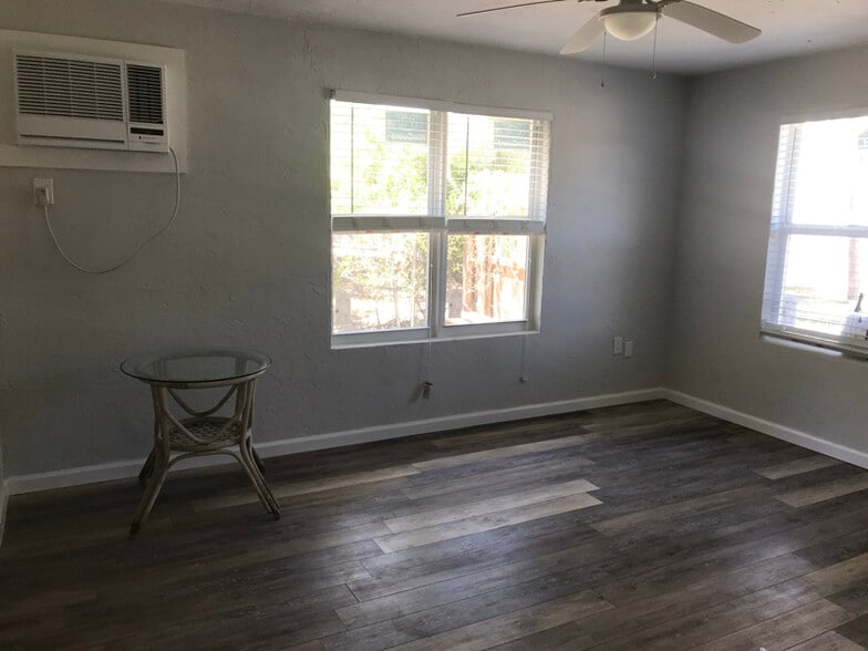 Building Photo - 116 NW 12th St