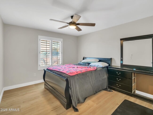 Building Photo - 5122 W Fallen Leaf Ln