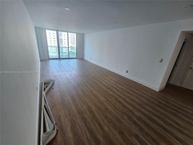 Building Photo - 1 bedroom in Sunny Isles Beach FL 33160