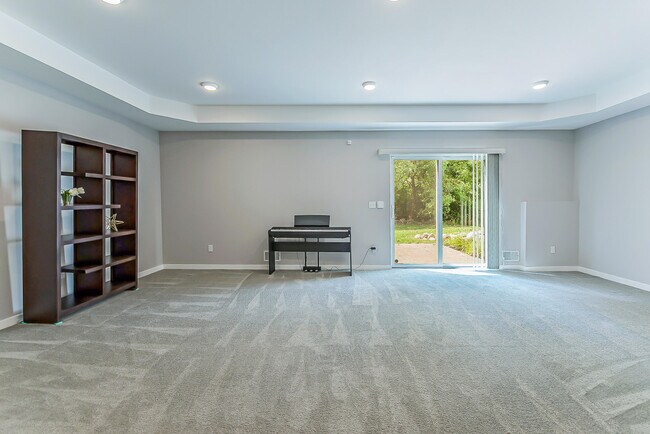 Building Photo - 348 Sedgewood Ln