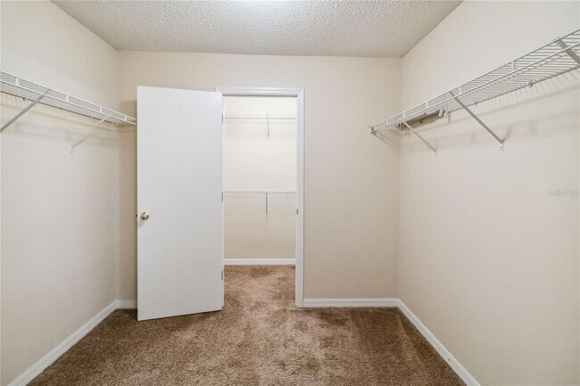 Building Photo - 410 Canna Dr