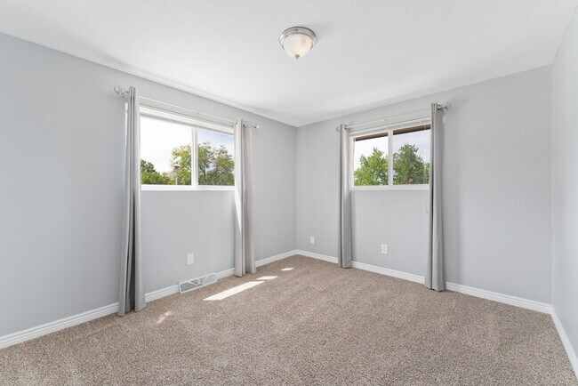 Building Photo - 7416 Upham St