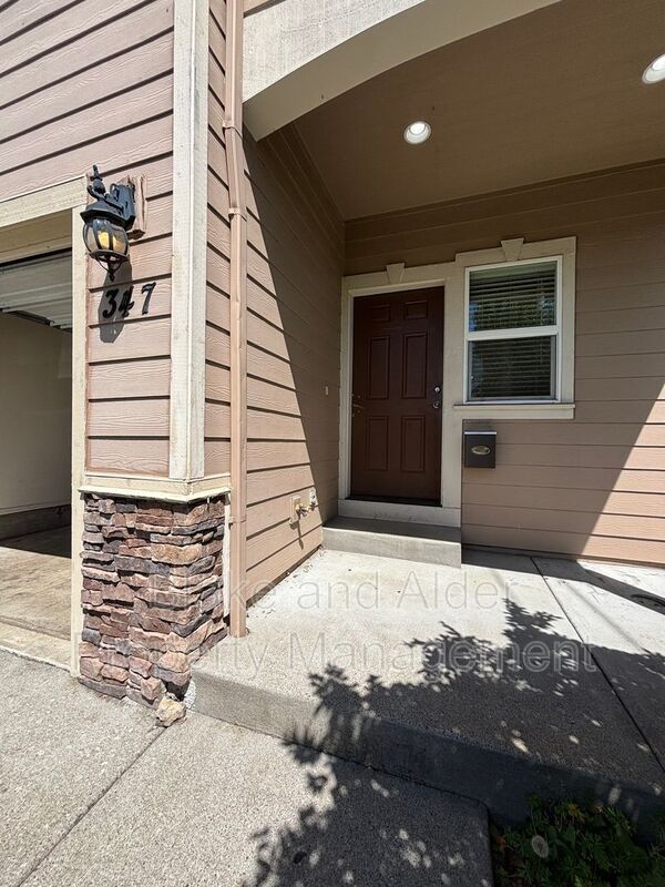 Building Photo - 347 Norway St NE