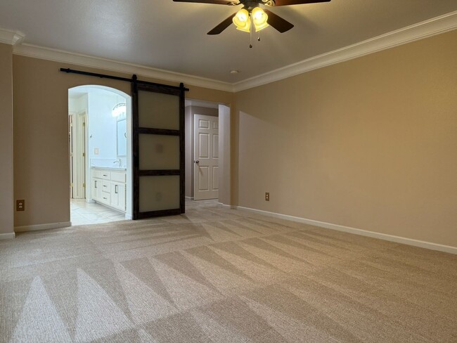 Building Photo - Lovely 5/3 with a desirable downstairs bedroom.