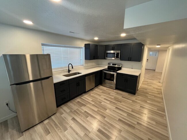 Building Photo - 2642-2642 S 800 E