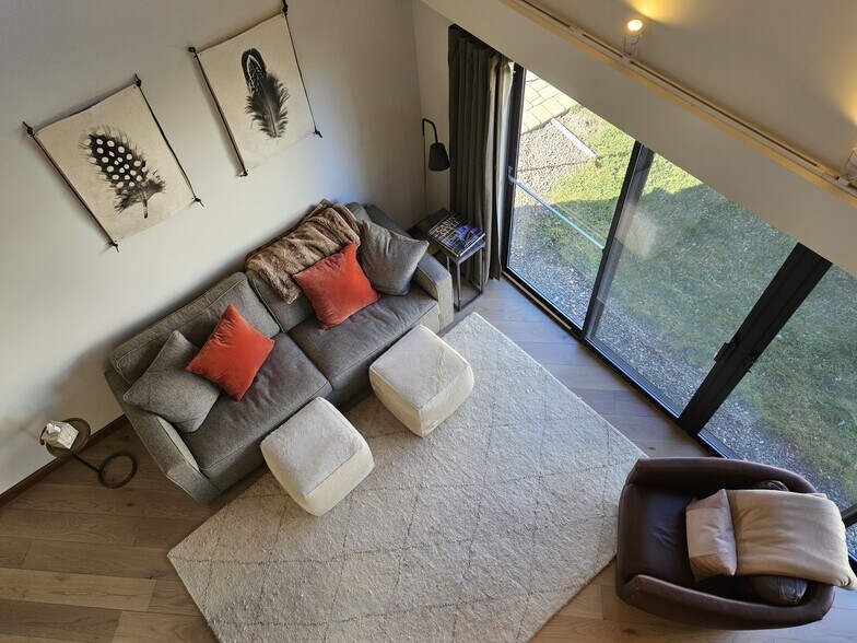 Building Photo - 477 Ala Wai Blvd