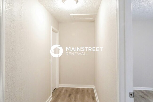 Building Photo - 3 Bedroom Pet-Friendly Home in KANSAS CITY...