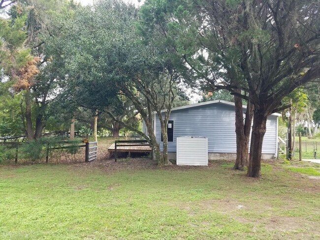 Building Photo - 3 Bed  2 Bath  2 Garage/Workshop and Fenced