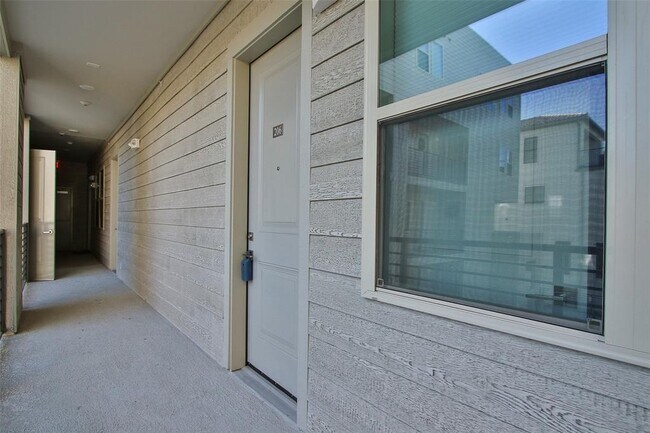 Building Photo - 4819 Caroline St