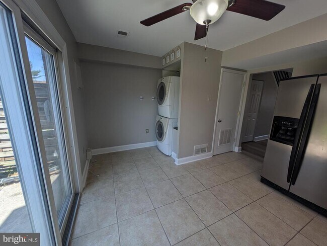 Building Photo - 8435 Norwood Dr