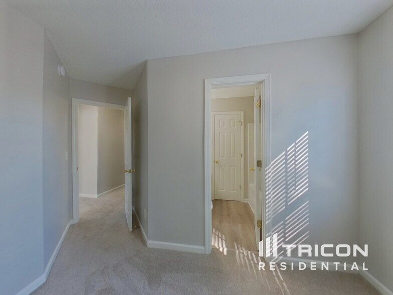 Building Photo - 925 Schofield Ln