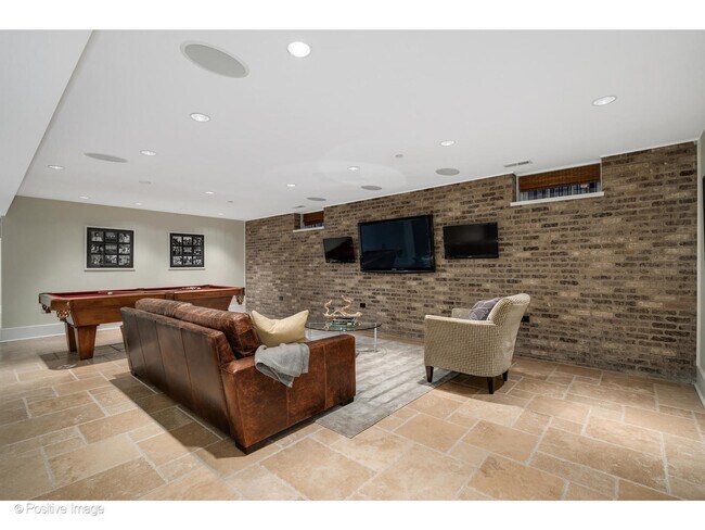 Building Photo - 446 W Huron St