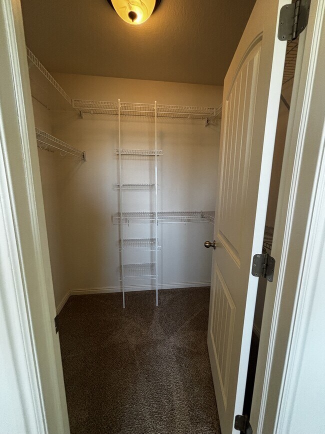 Building Photo - 2431 Ox Yoke Dr