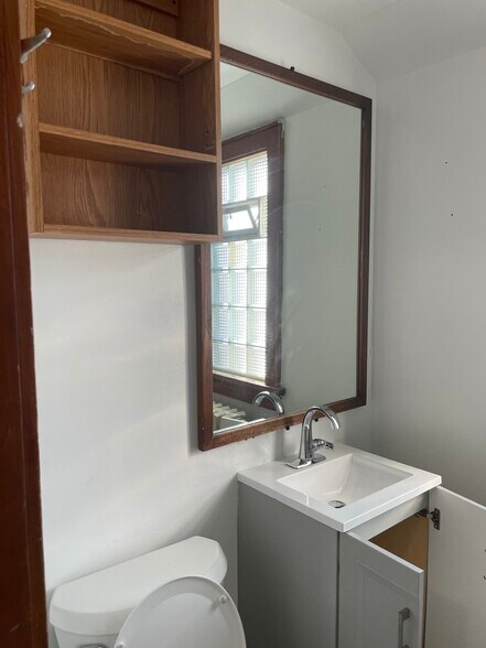 Bathroom - 1628 S 18th St