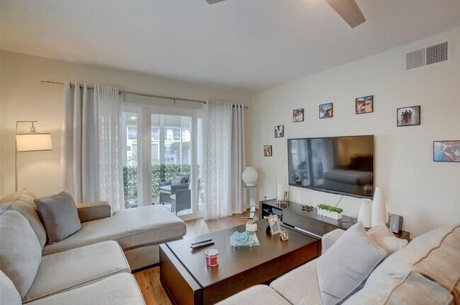 Building Photo - 2990 NE 16th Ave