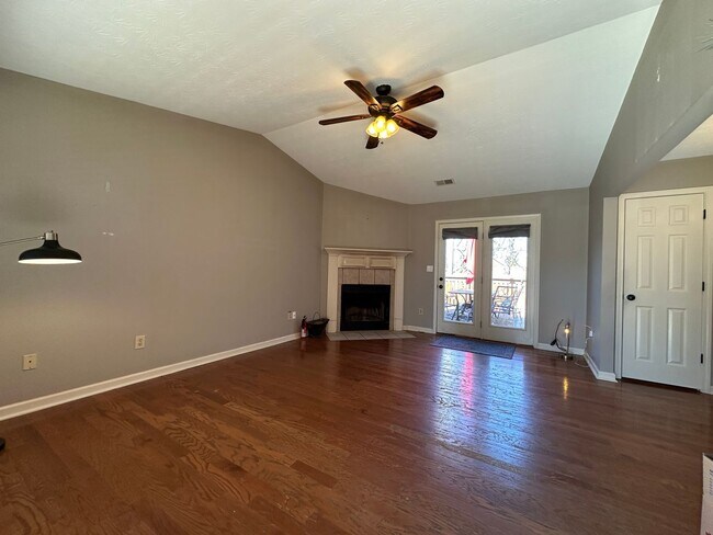 Building Photo - **COMING SOON!** Charming 3-Bedroom, 2-Bath Home in South Lexington! Attached Garage, W/D, Deck