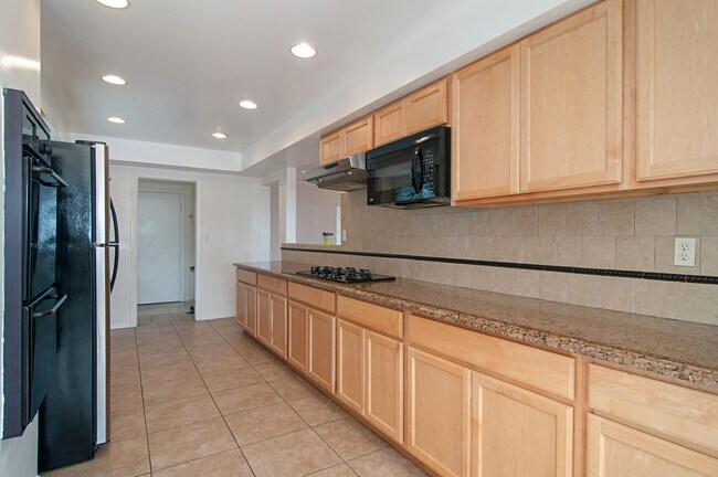 Building Photo - LIVE IN LA JOLLA!  LOVELY LA JOLLA HOME WI...