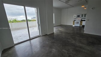 Building Photo - 10 SW South River Dr