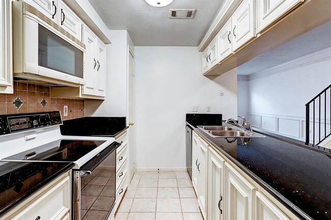 Kitchen - 6733 Belmont St