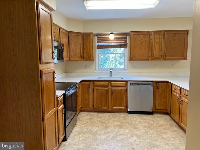 Building Photo - 6824 Silassie Ct