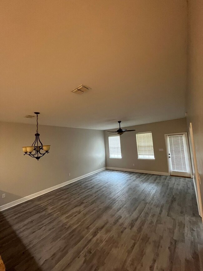 Building Photo - 5600 Hampton Hill Cir