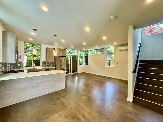 Building Photo - Charming Modern Stand-Alone Home in Ballar...