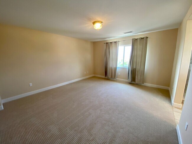 Building Photo - Remodeled 4 bedroom 3 bath home in Moorpark