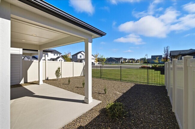 Building Photo - Brand new 3 bed 2.5 bath townhouse