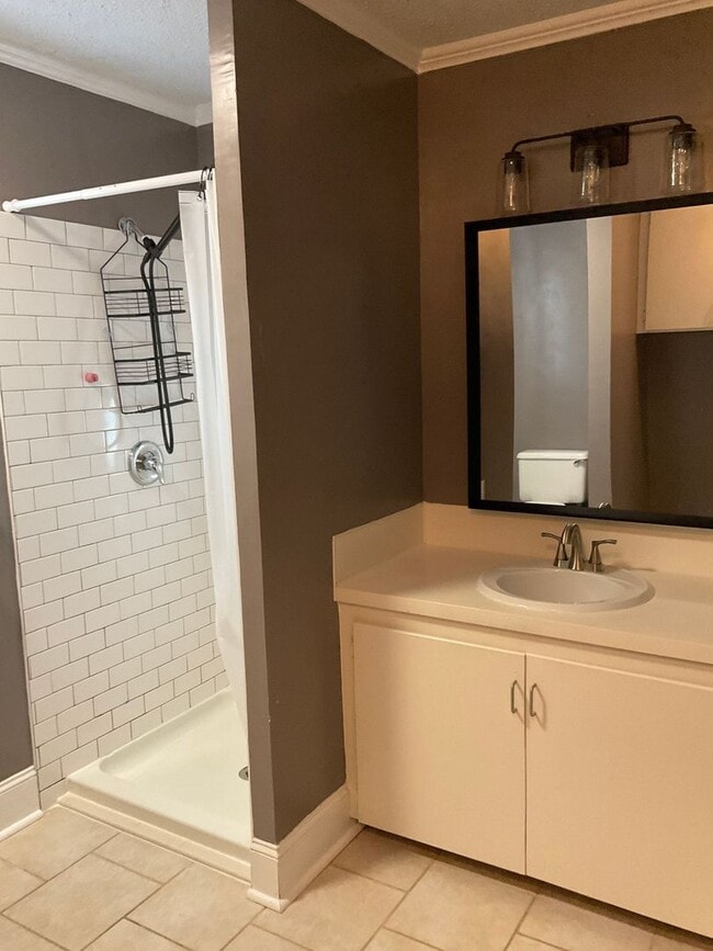 Building Photo - The Perfect 4 Bedroom!!!!