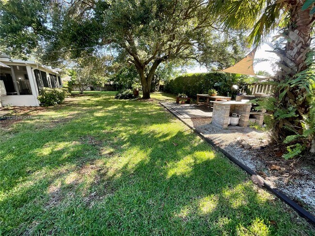 Building Photo - 4520 SW 24th Ave