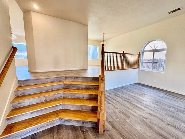 Building Photo - REDUCED!!! 4 Bedroom, 3 Bath Tri-Level Hom...