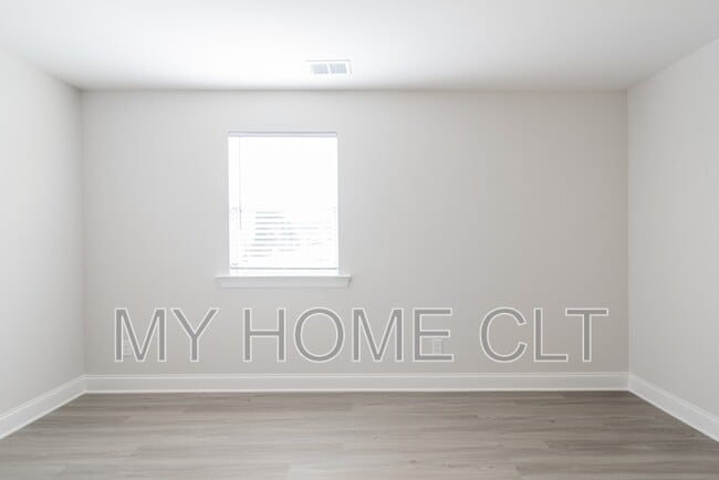 Building Photo - 3636 Trull St