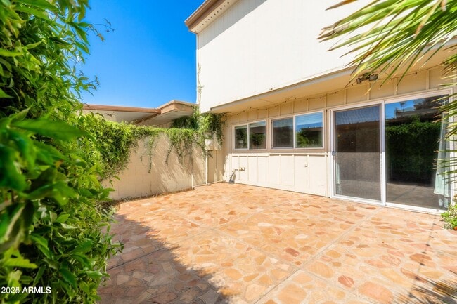 Building Photo - 8321 E Vista Dr