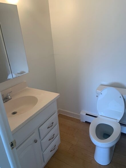 Building Photo - 637 Princeton Rd