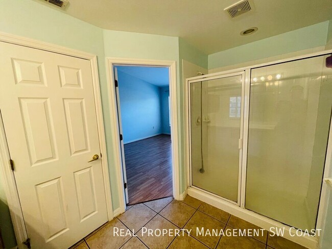 Building Photo - 936 Hampton Cir