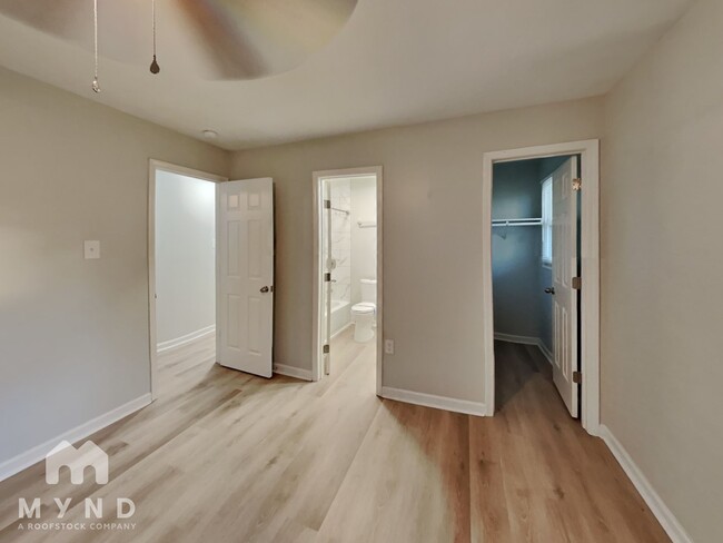 Building Photo - 900 Chalmers St