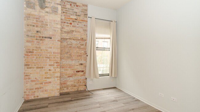 Building Photo - 1300 N Milwaukee Ave