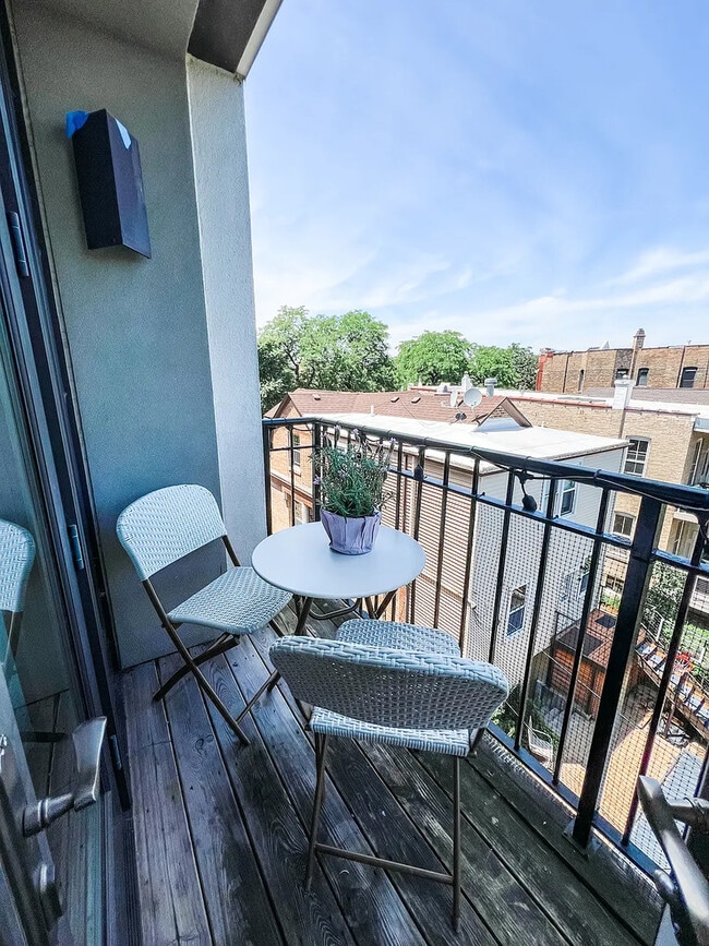 Building Photo - 2065 N Kedzie Blvd