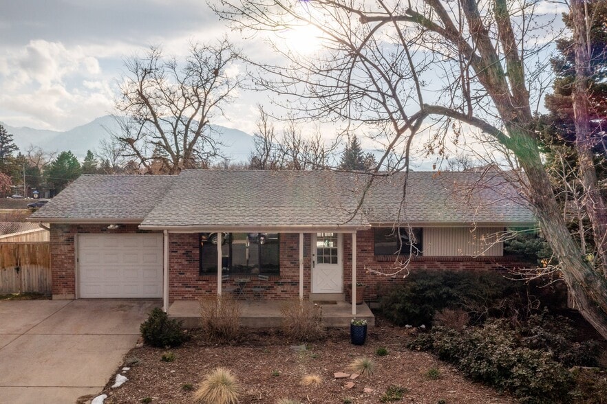 Building Photo - 275 Seminole Dr