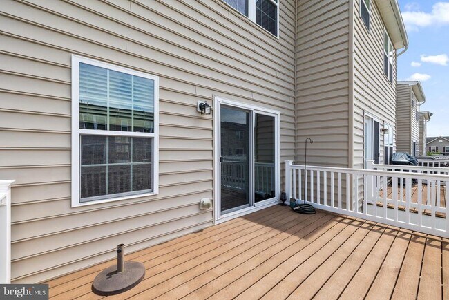 Building Photo - 110 Topaz Dr