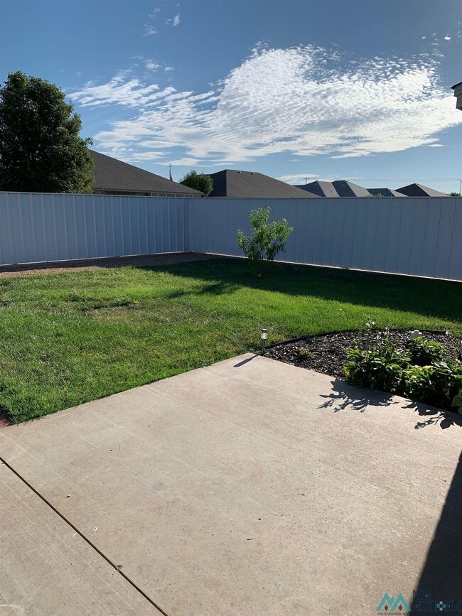 Building Photo - 116 Mariposa Dr