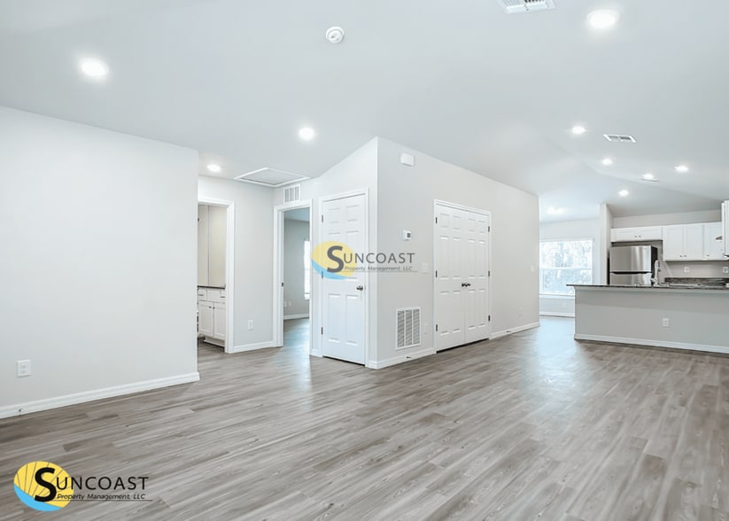 Building Photo - 936 S Apopka Ave