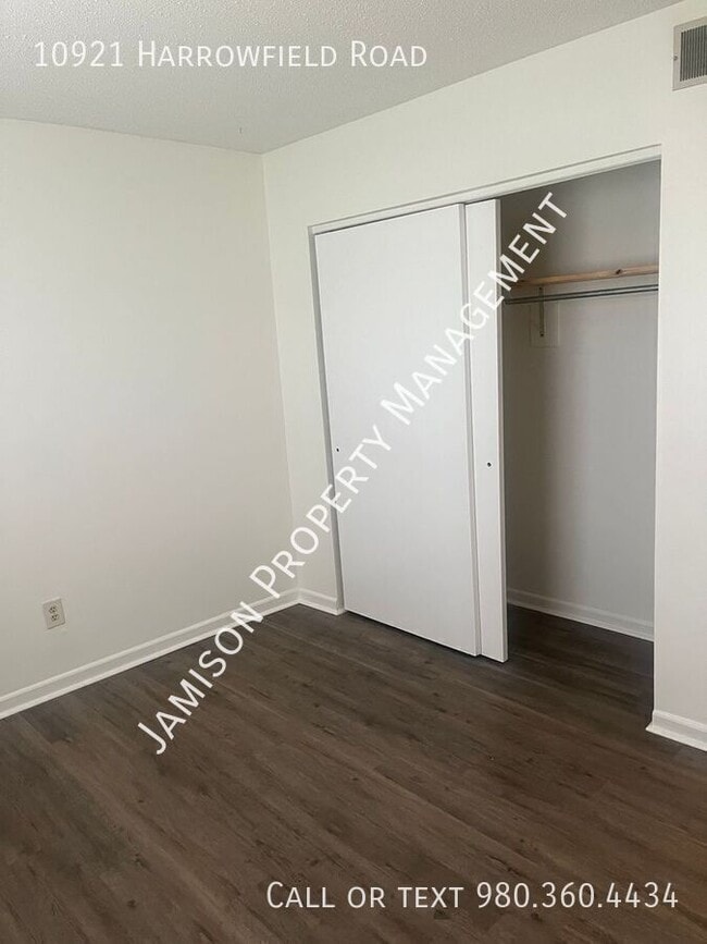 Building Photo - 10921 Harrowfield Rd