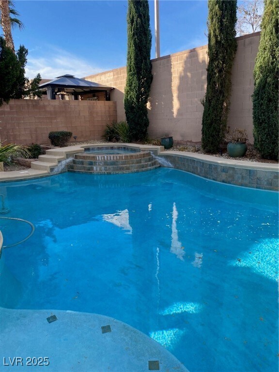 Building Photo - 421 Emerald Heights St