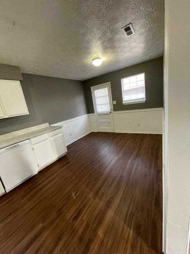 Building Photo - 416 Garden Park Dr