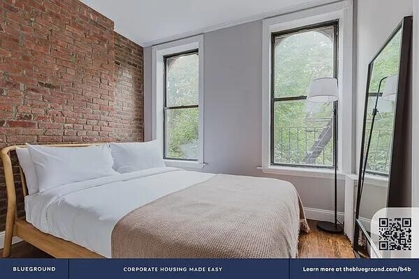 Building Photo - 246 Mott St
